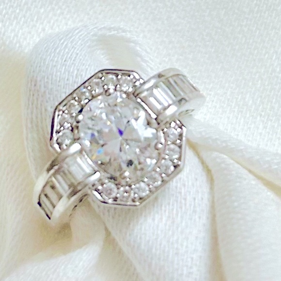 CZ Cocktail Ring Set in Stirling Silver. - Picture 1 of 6